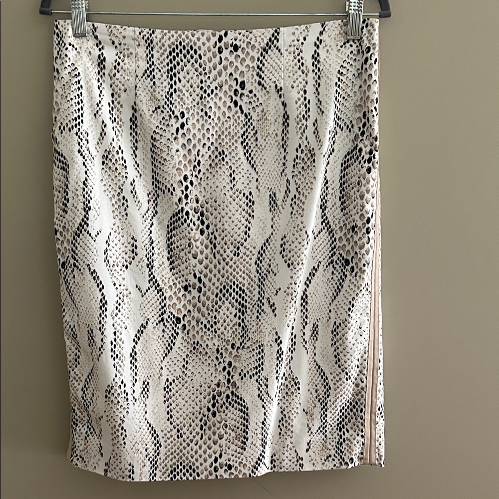 White House Black Markey Elegant Snake Print Skirt Size 8